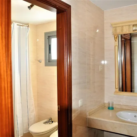 Apartment - Luxury 3 Bedrooms *